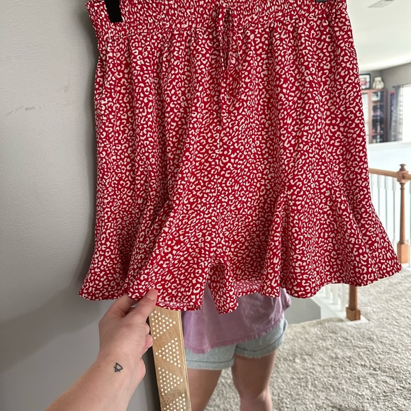 Red Leopard Ruffle Shorts - Size L - Picture 5 of 5